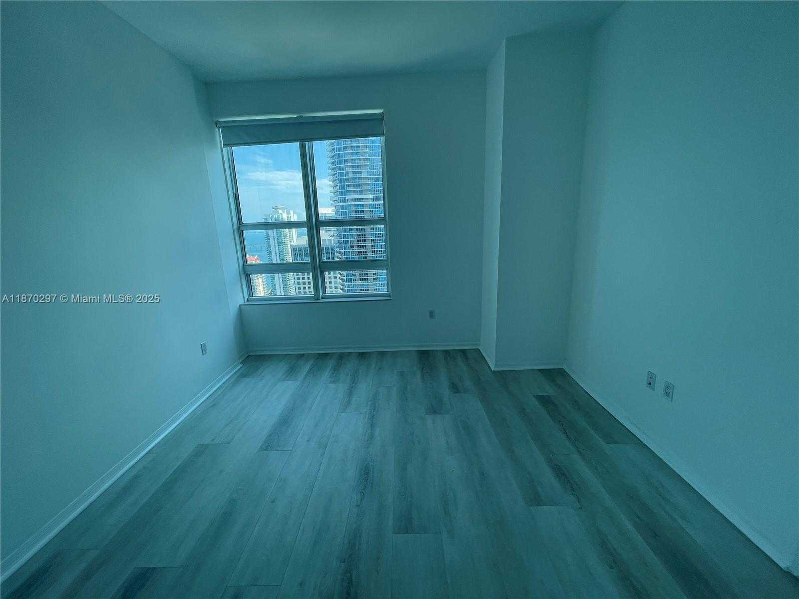Small Image of 950 BRICKELL BAY DR #4407, Miami Number 11