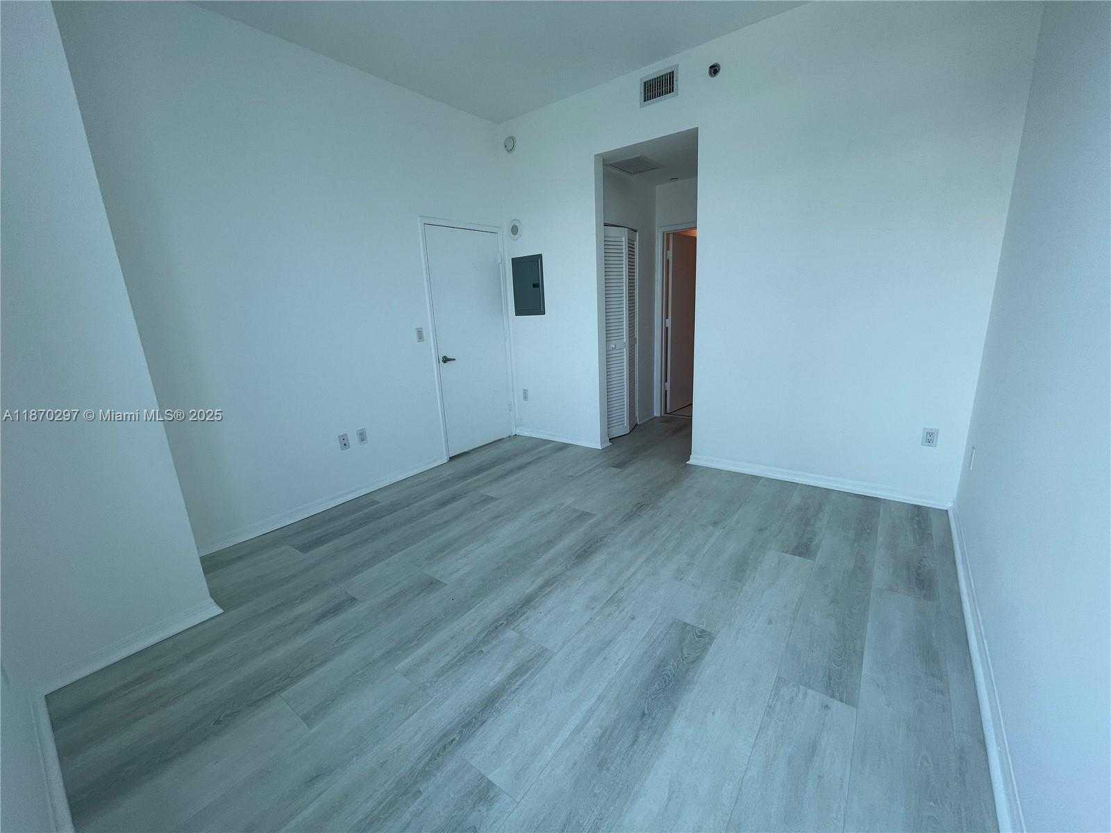 Small Image of 950 BRICKELL BAY DR #4407, Miami Number 12