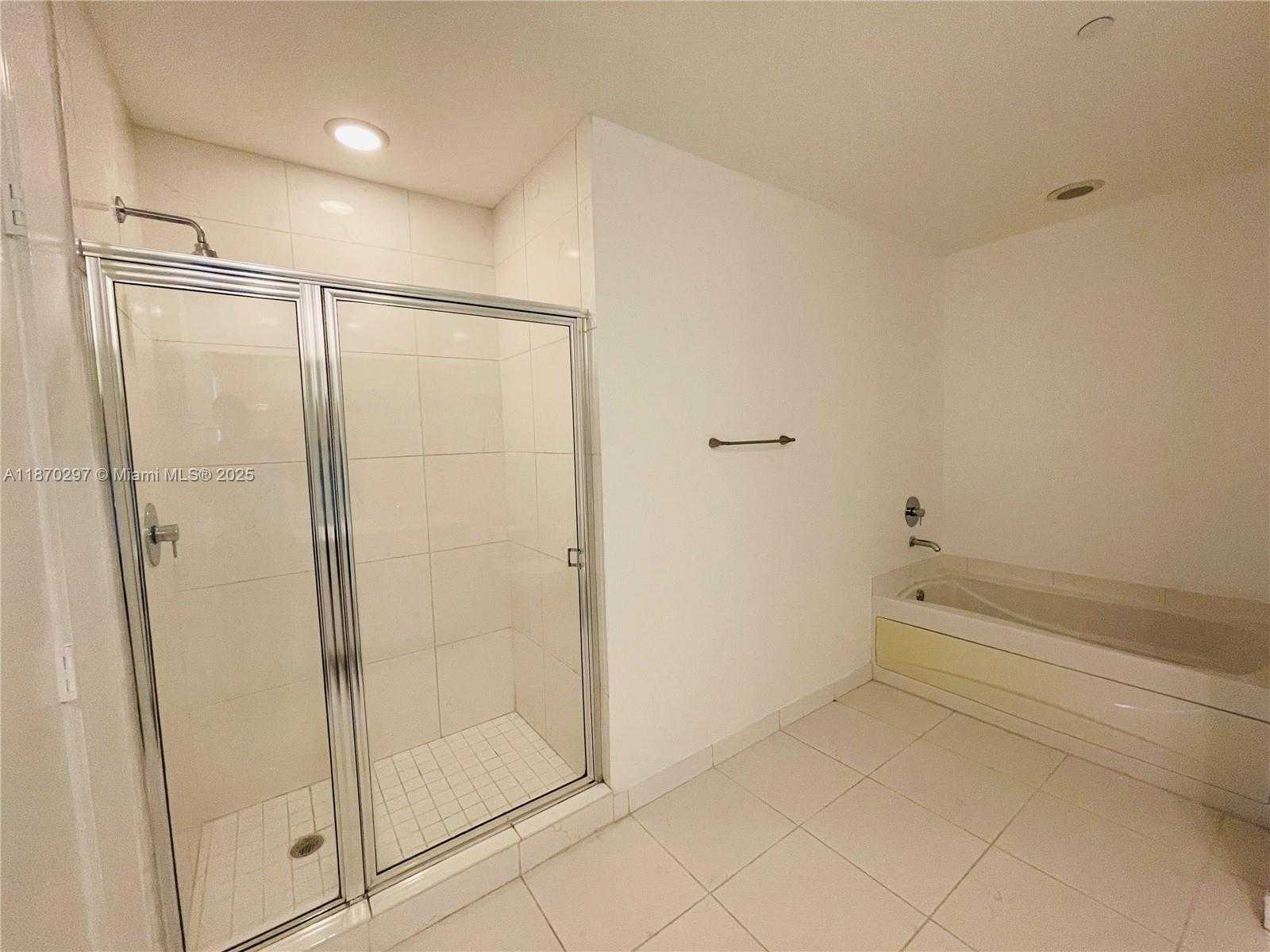 Small Image of 950 BRICKELL BAY DR #4407, Miami Number 13
