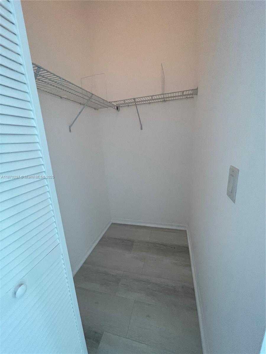 Small Image of 950 BRICKELL BAY DR #4407, Miami Number 15