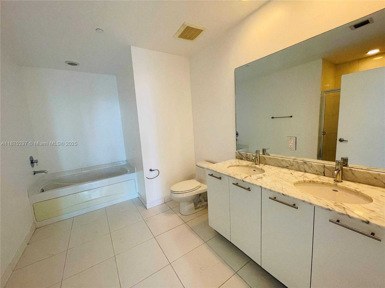 Small Image of 950 BRICKELL BAY DR #4407, Miami Number 16