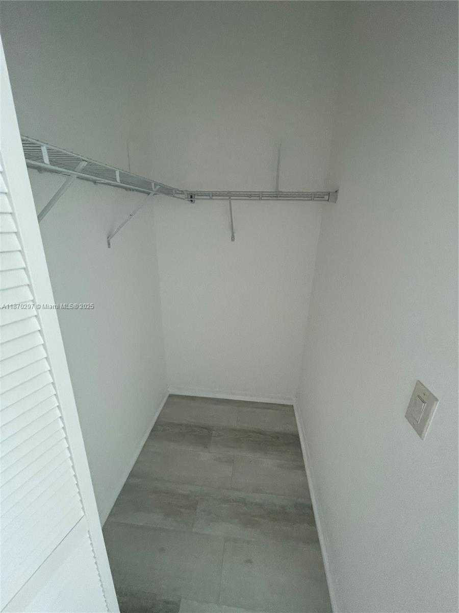 Small Image of 950 BRICKELL BAY DR #4407, Miami Number 17