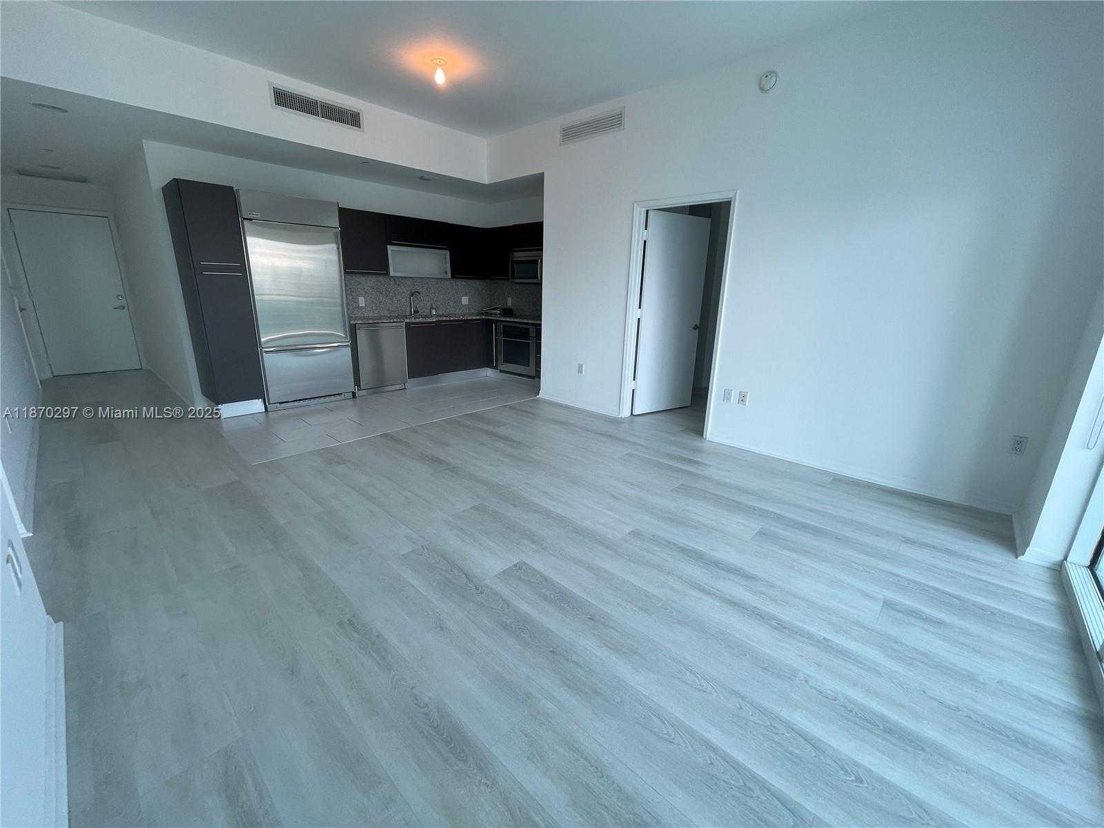 Small Image of 950 BRICKELL BAY DR #4407, Miami Number 3