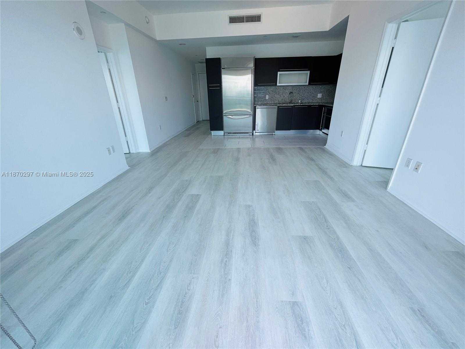 Small Image of 950 BRICKELL BAY DR #4407, Miami Number 4