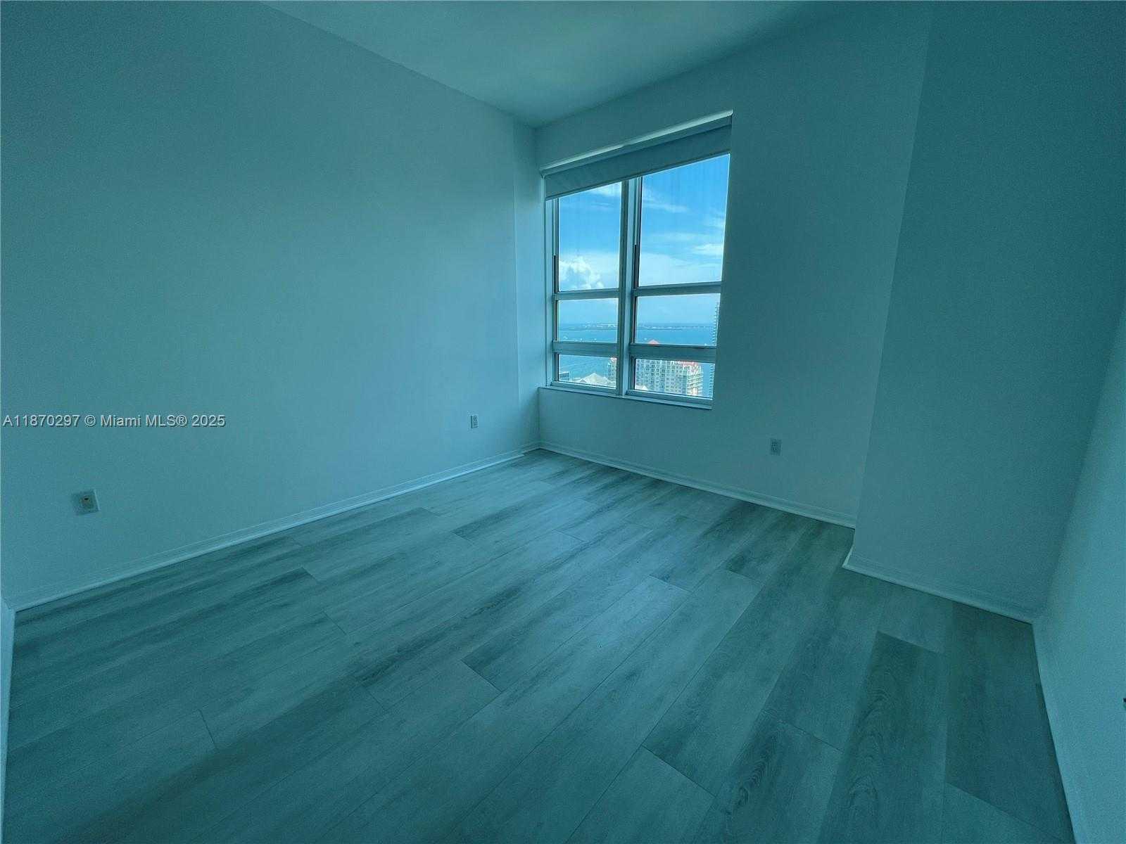Small Image of 950 BRICKELL BAY DR #4407, Miami Number 8