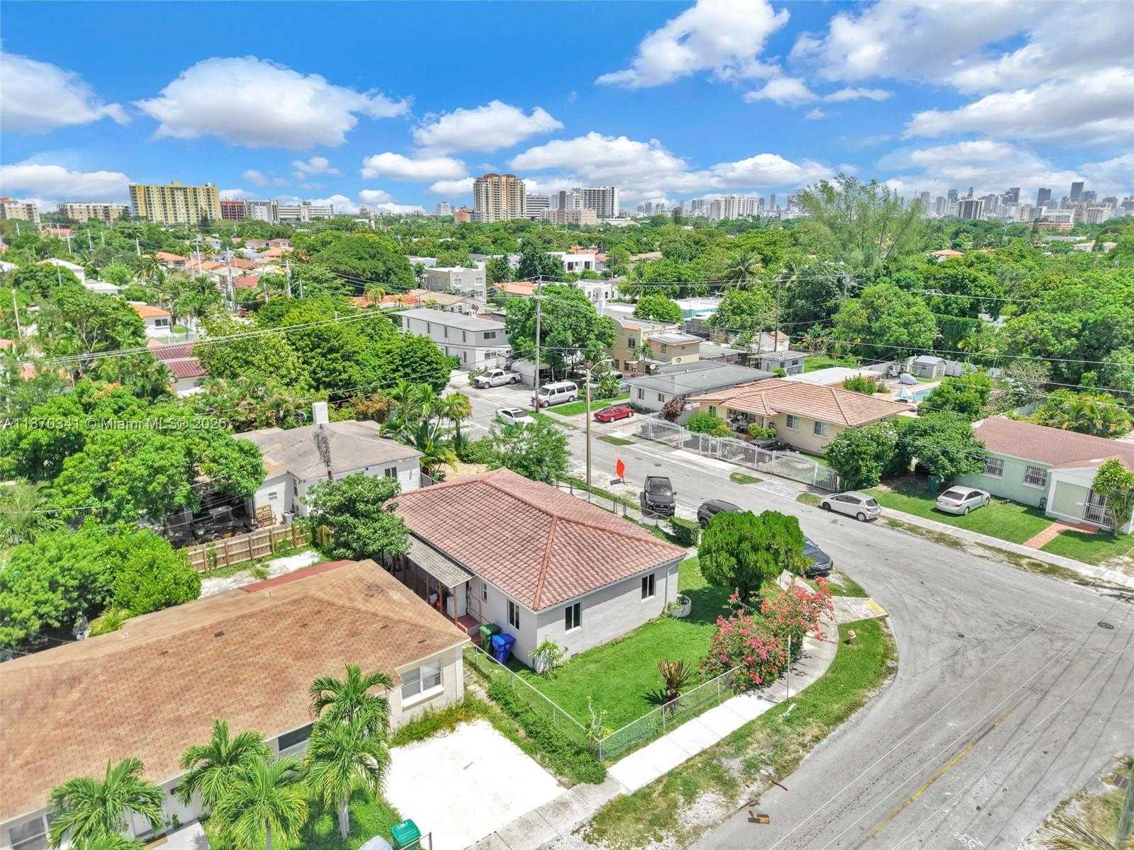 Small Image of 2622 SOUTH WEST 36TH AVE, Miami Number 17