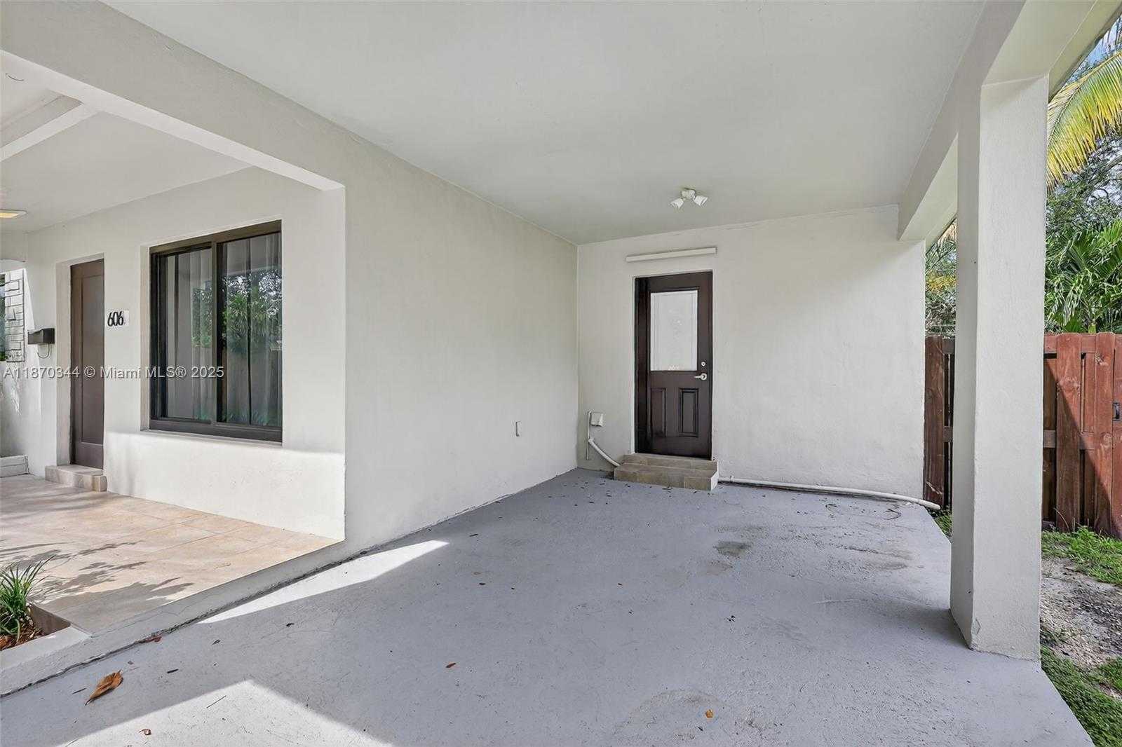 Small Image of 606 NORTH 28TH AVE, Hollywood Number 4