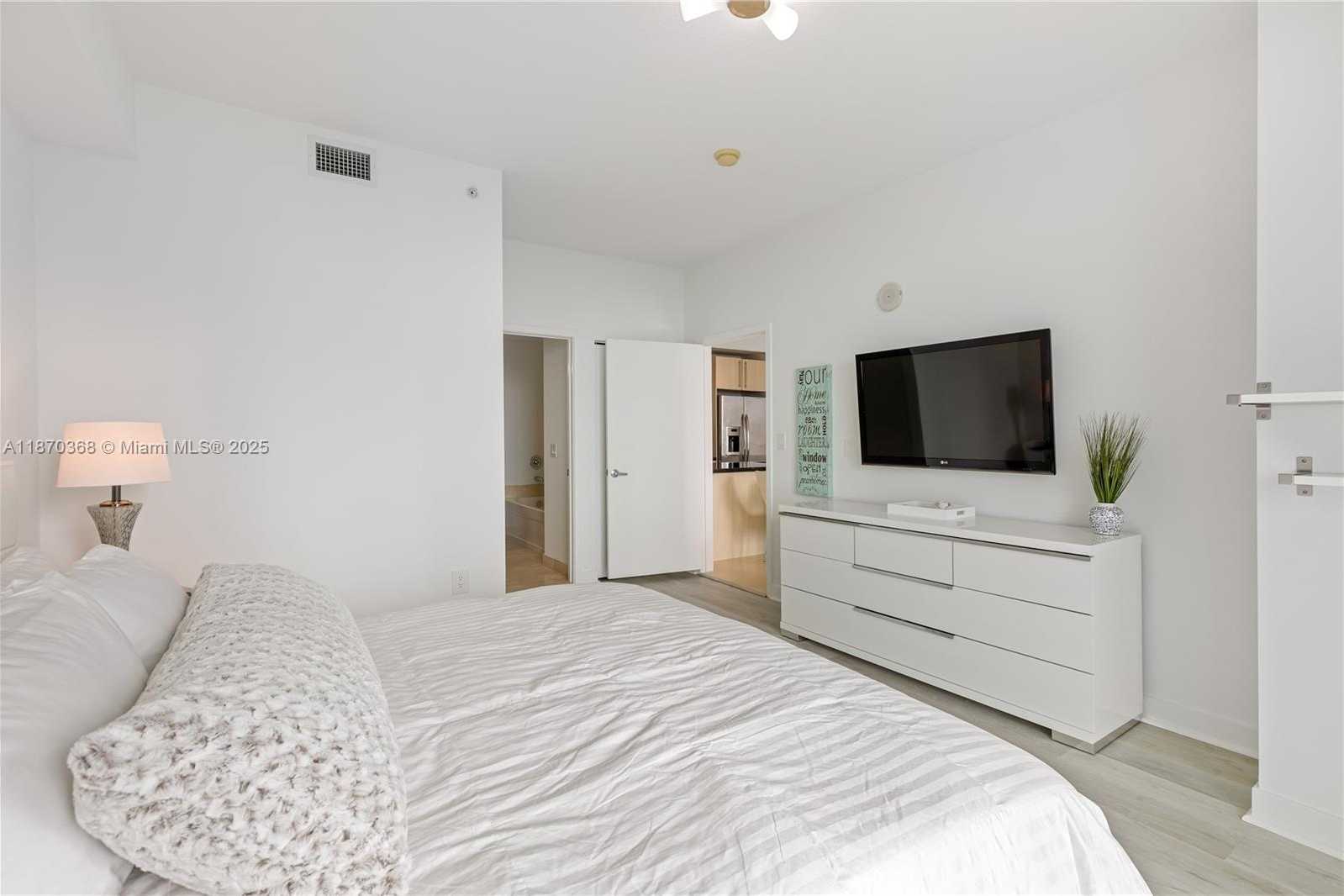 Small Image of 79 SOUTH WEST 12TH ST #3704, Miami Number 15