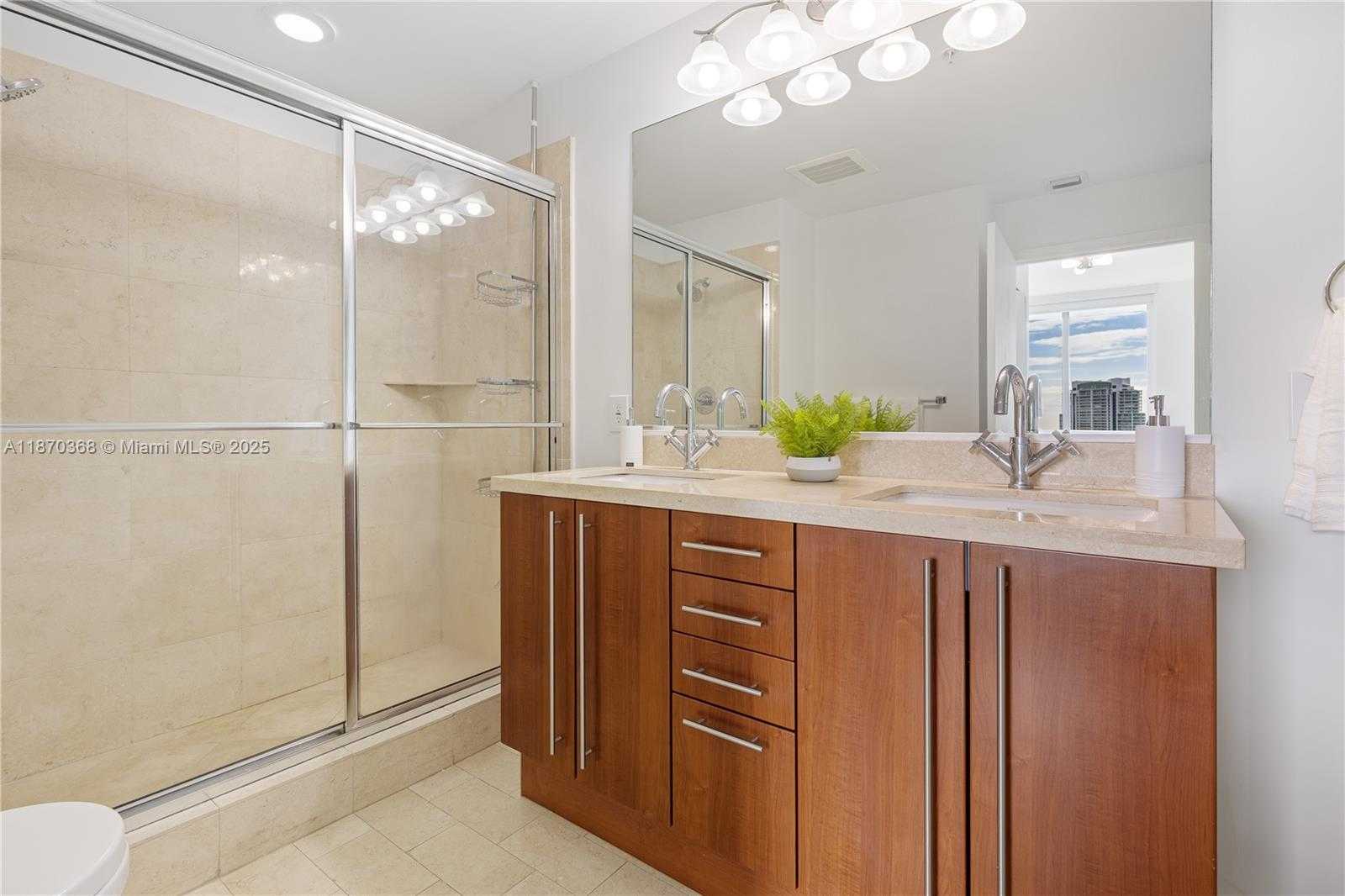 Small Image of 79 SOUTH WEST 12TH ST #3704, Miami Number 17