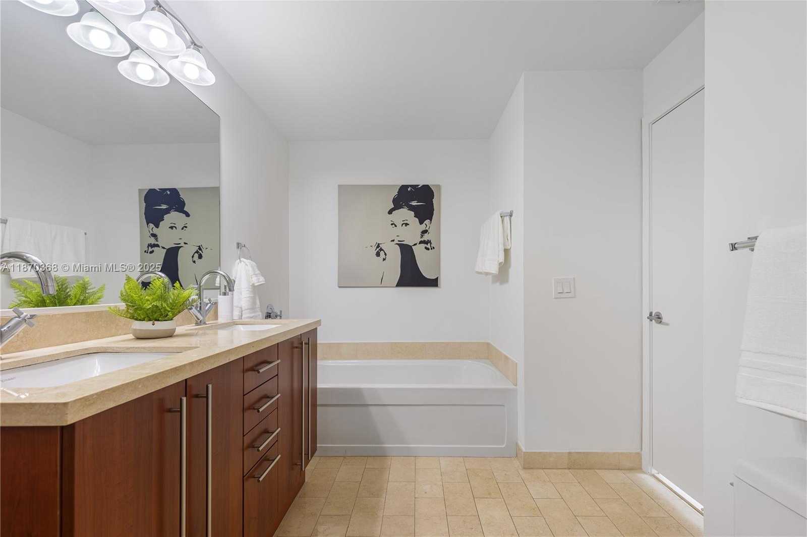 Small Image of 79 SOUTH WEST 12TH ST #3704, Miami Number 19