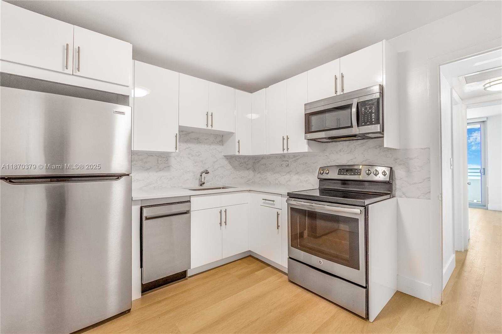 Small Image of 5555 COLLINS AVE #16K, Miami Beach Number 12