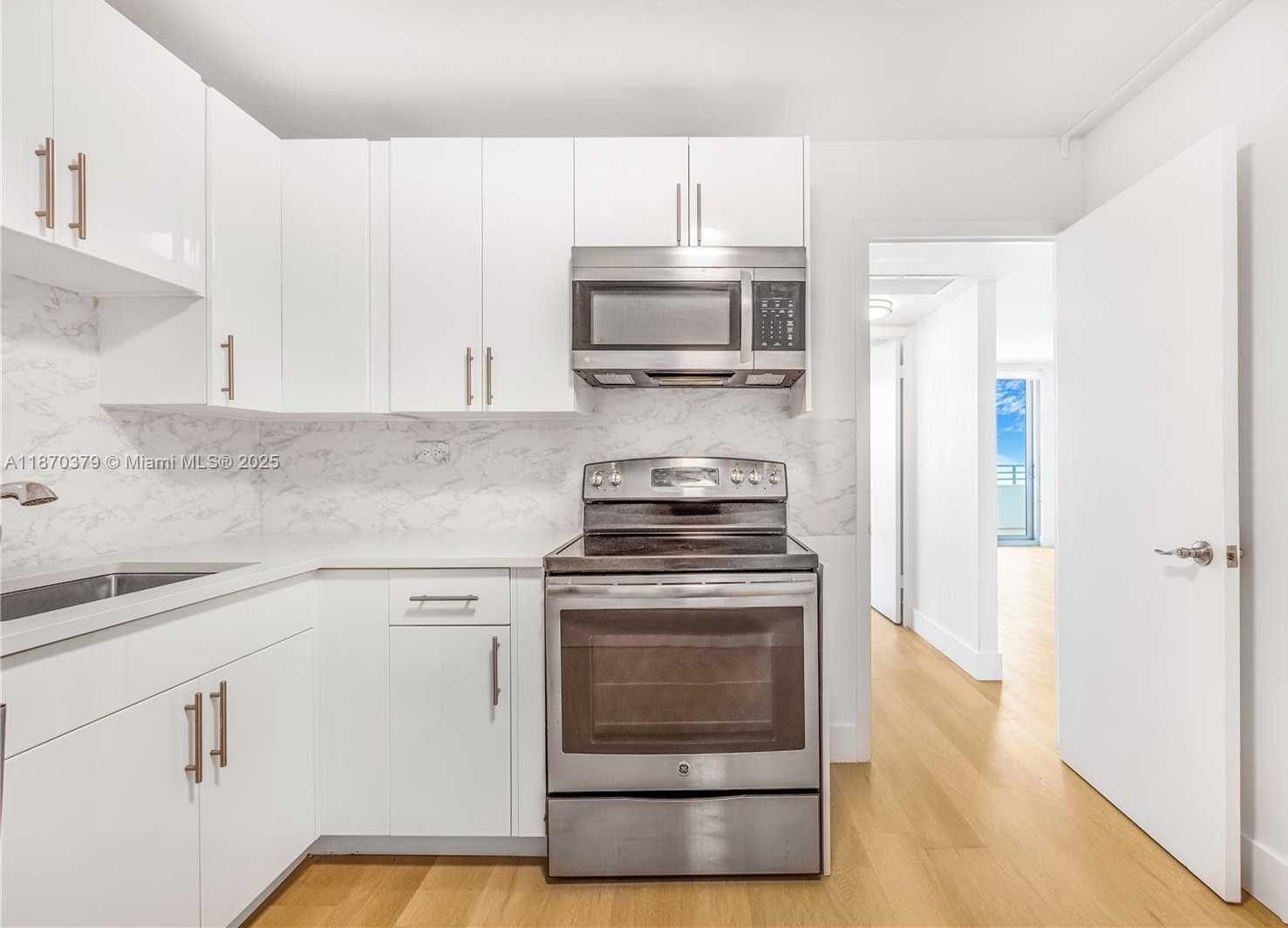 Small Image of 5555 COLLINS AVE #16K, Miami Beach Number 13