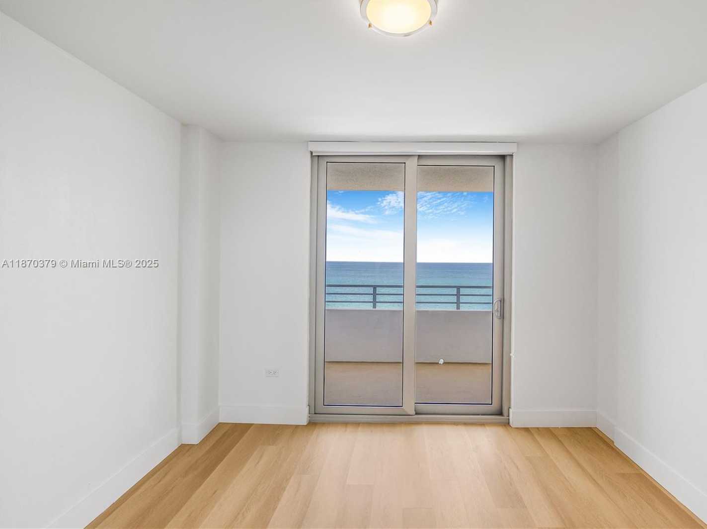 Small Image of 5555 COLLINS AVE #16K, Miami Beach Number 15