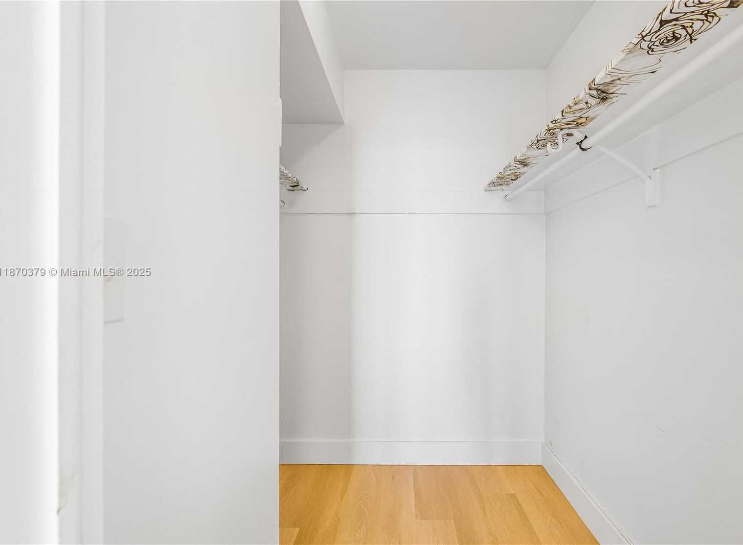 Small Image of 5555 COLLINS AVE #16K, Miami Beach Number 18