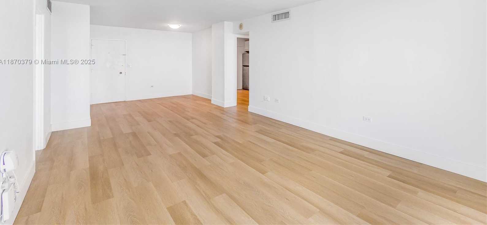 Small Image of 5555 COLLINS AVE #16K, Miami Beach Number 6