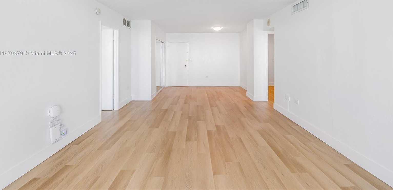 Small Image of 5555 COLLINS AVE #16K, Miami Beach Number 9