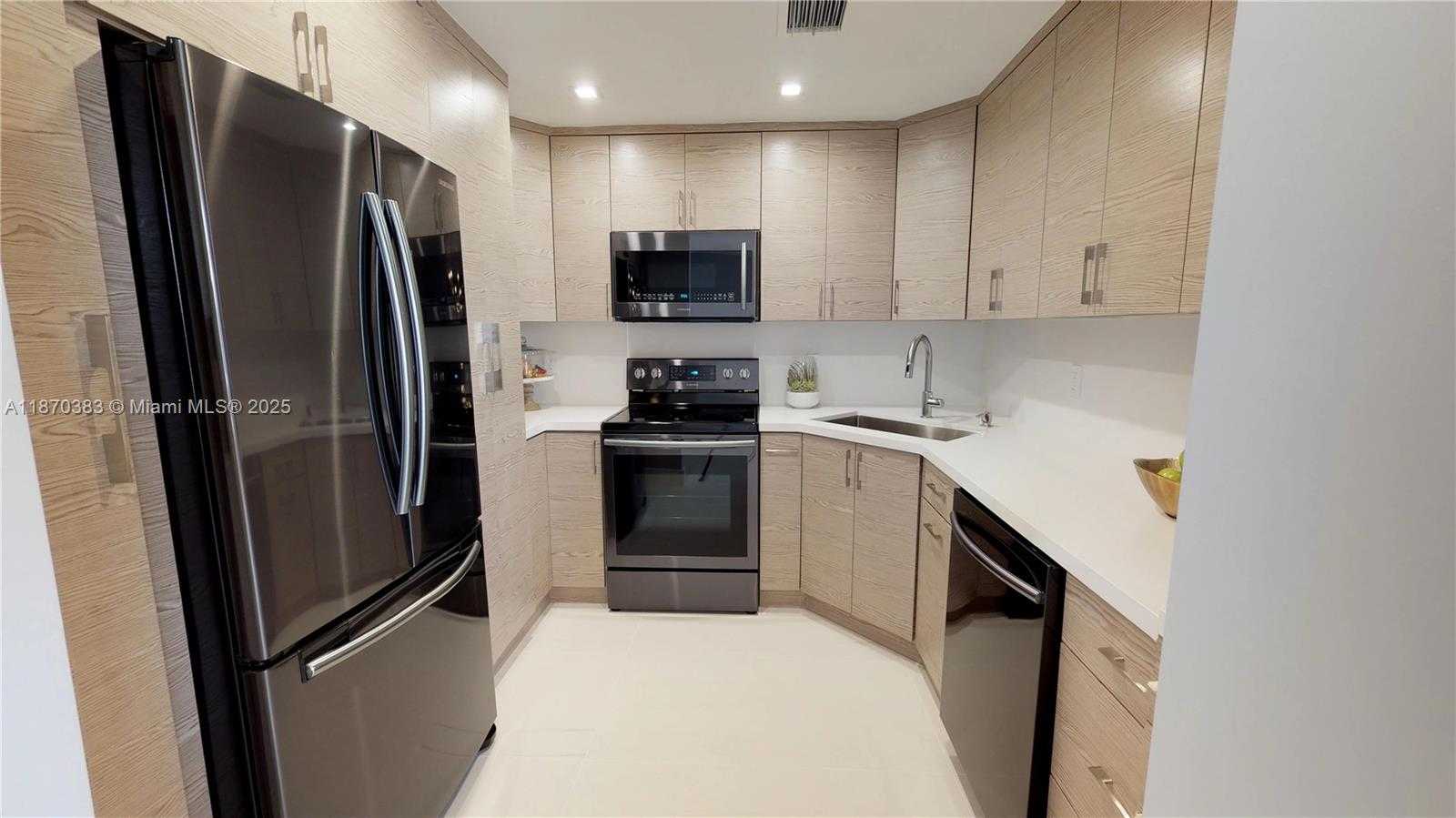 Small Image of 5601 COLLINS AVE #1225, Miami Beach Number 11