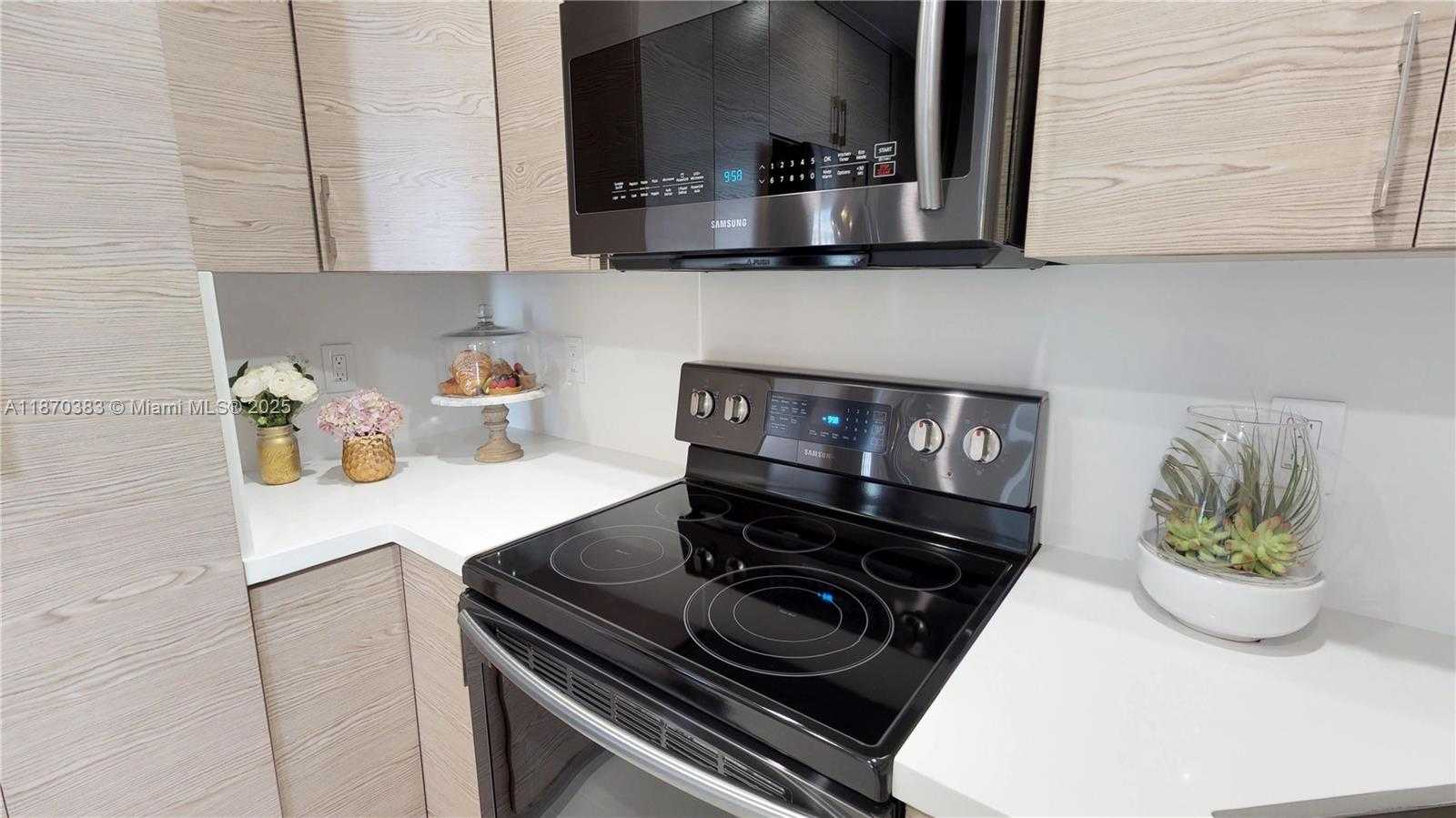Small Image of 5601 COLLINS AVE #1225, Miami Beach Number 13