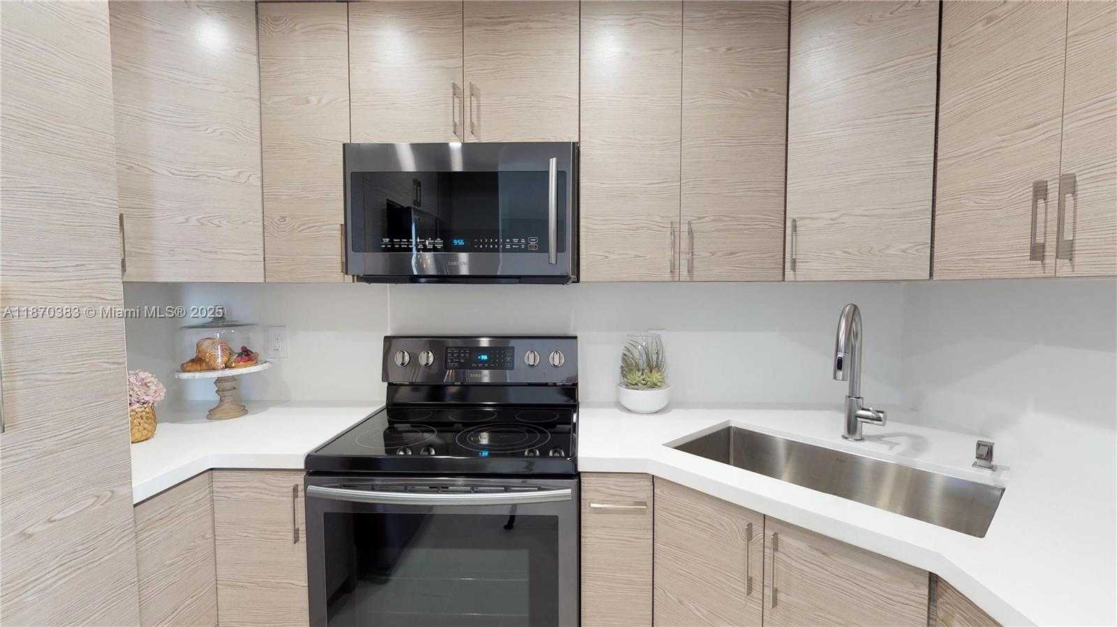 Small Image of 5601 COLLINS AVE #1225, Miami Beach Number 14