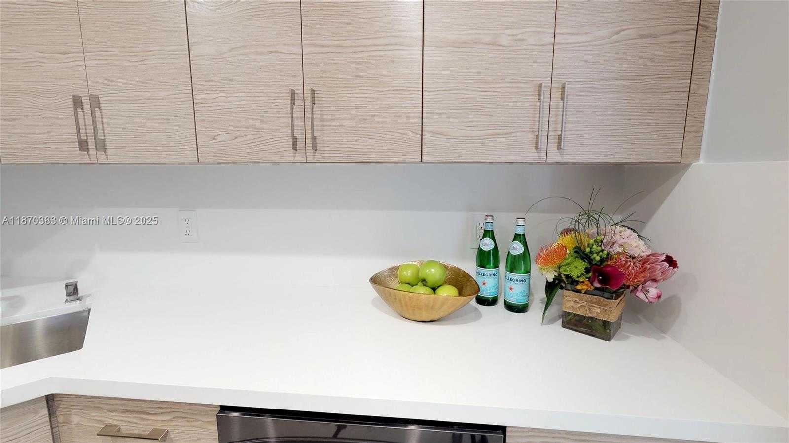 Small Image of 5601 COLLINS AVE #1225, Miami Beach Number 15