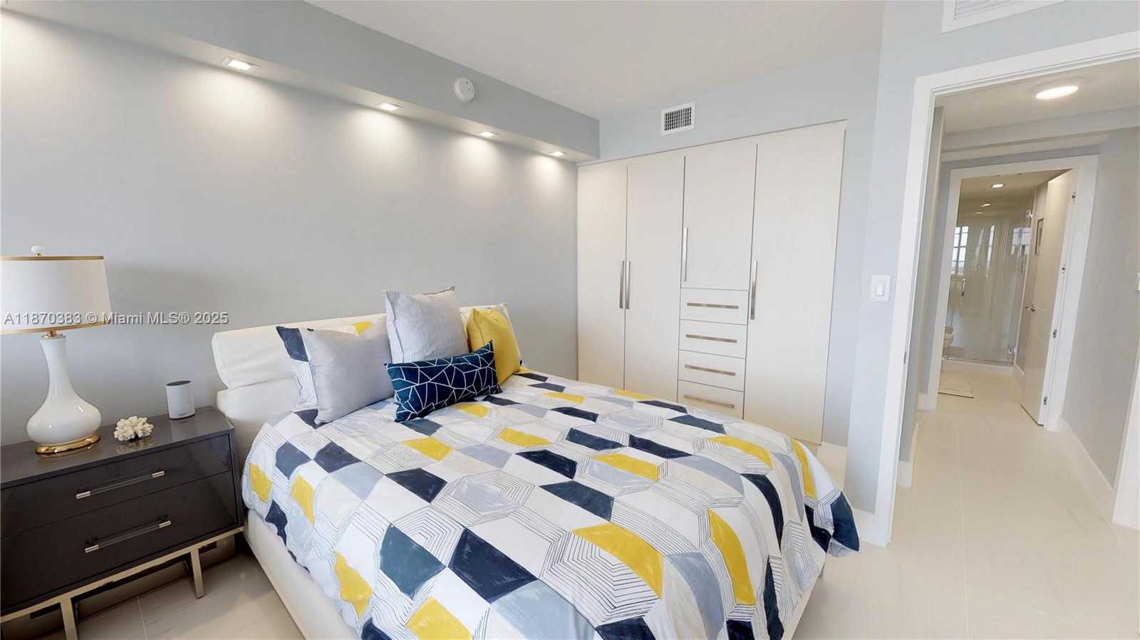 Small Image of 5601 COLLINS AVE #1225, Miami Beach Number 26