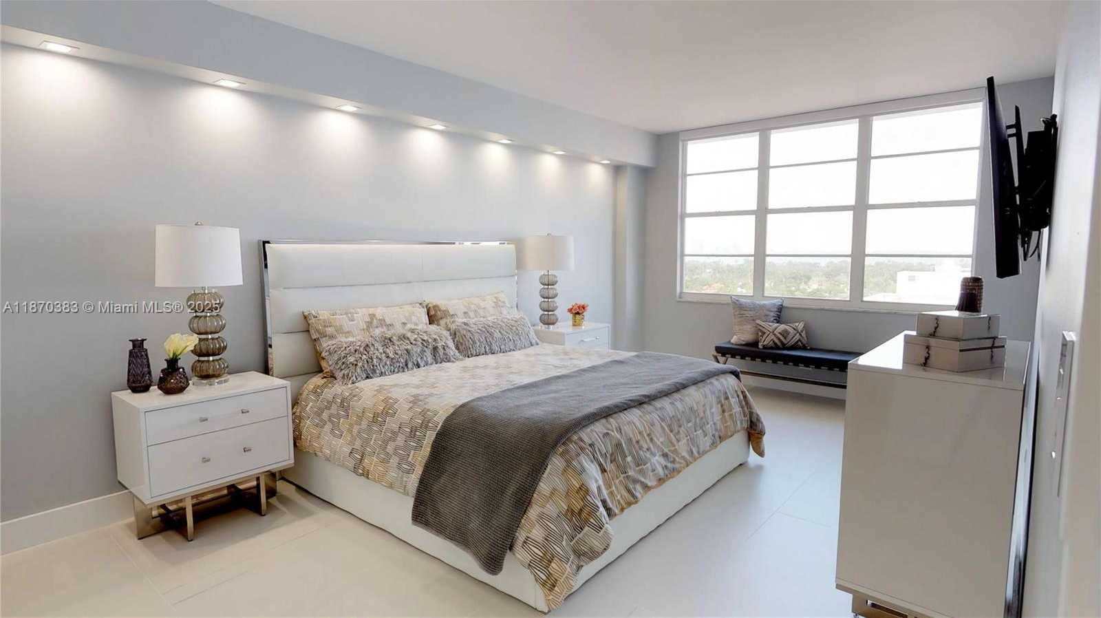 Small Image of 5601 COLLINS AVE #1225, Miami Beach Number 3