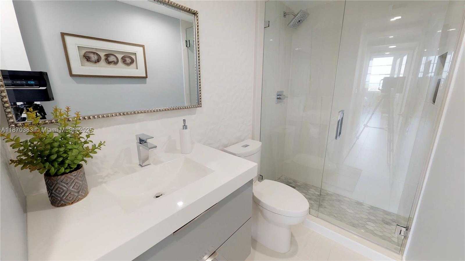 Small Image of 5601 COLLINS AVE #1225, Miami Beach Number 32