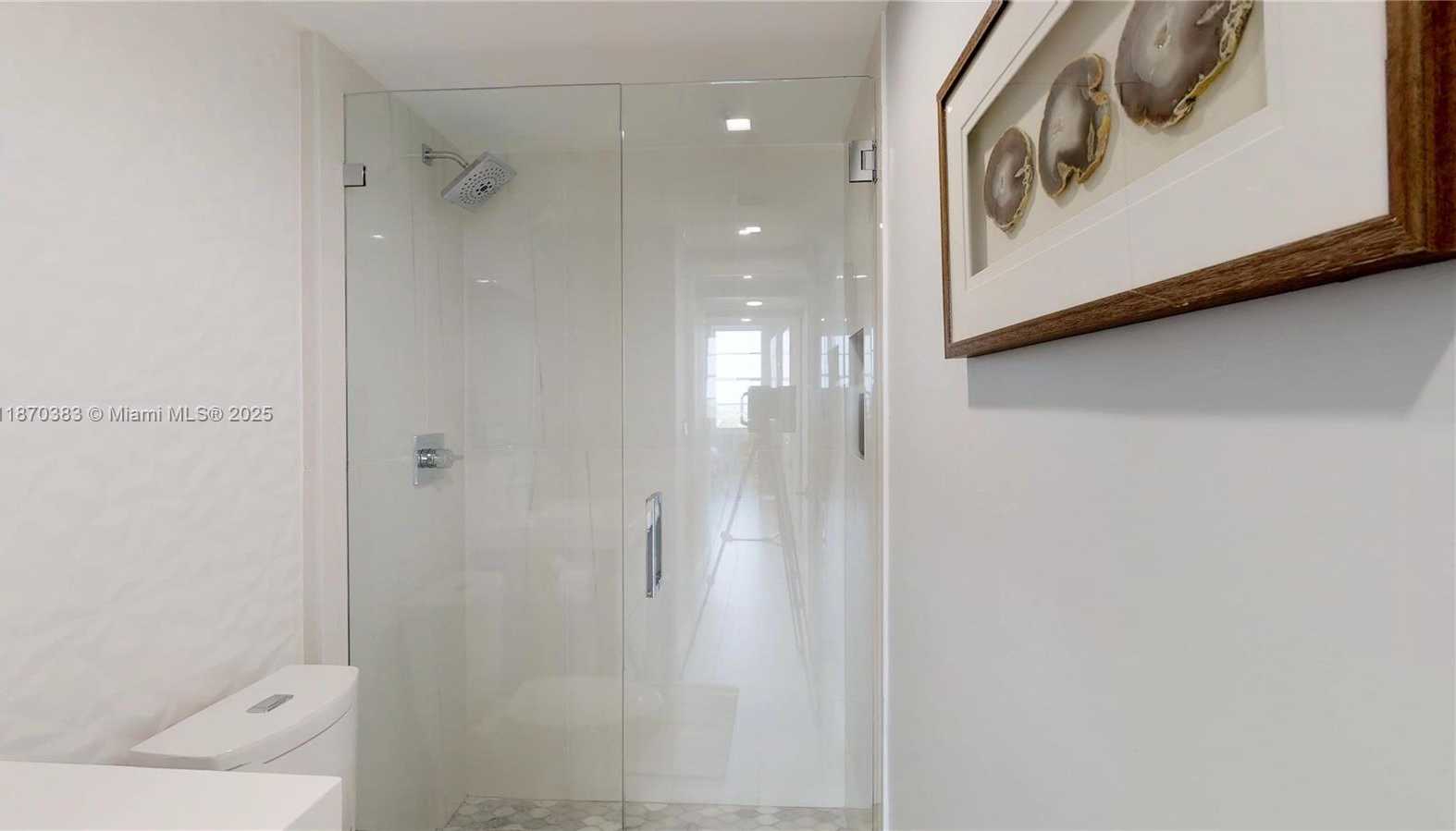 Small Image of 5601 COLLINS AVE #1225, Miami Beach Number 34