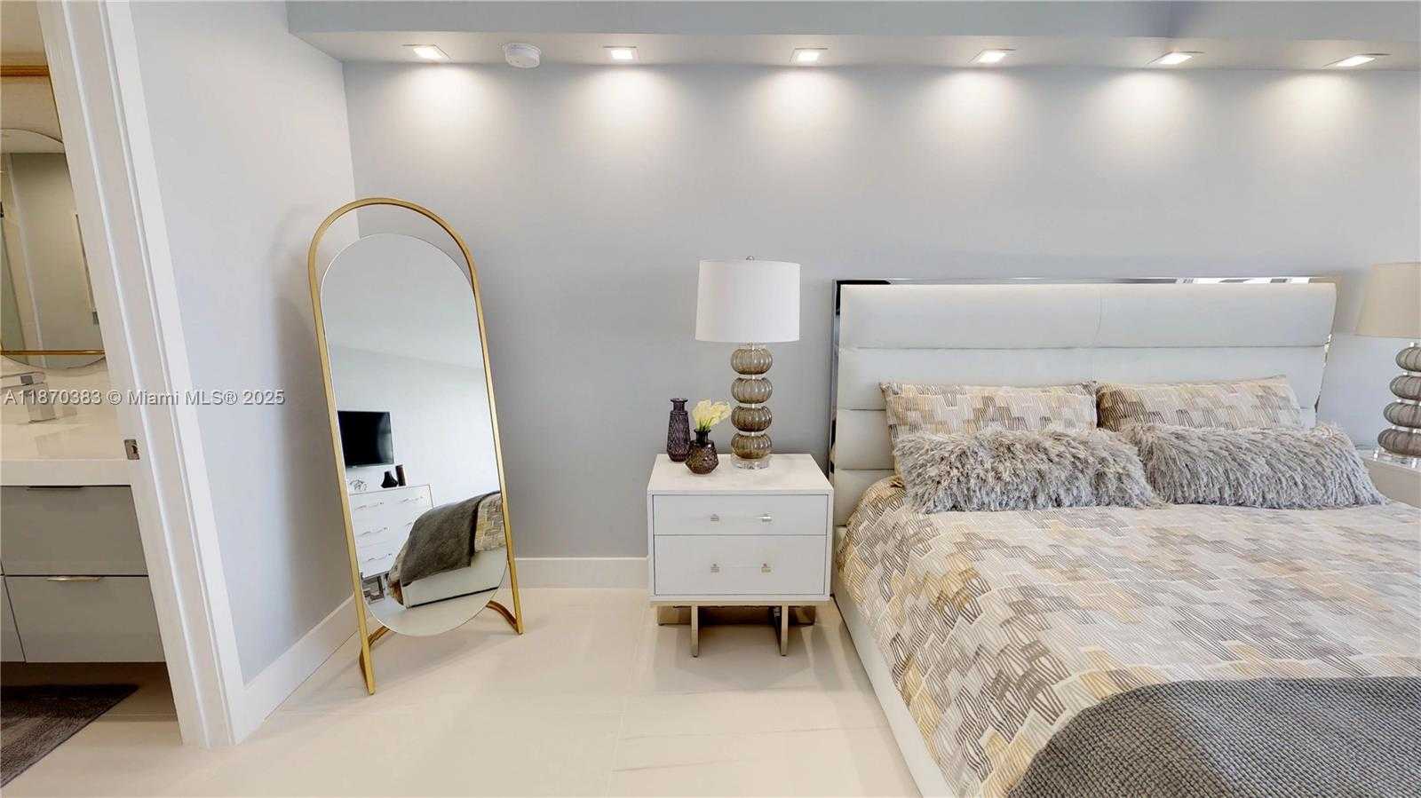 Small Image of 5601 COLLINS AVE #1225, Miami Beach Number 38
