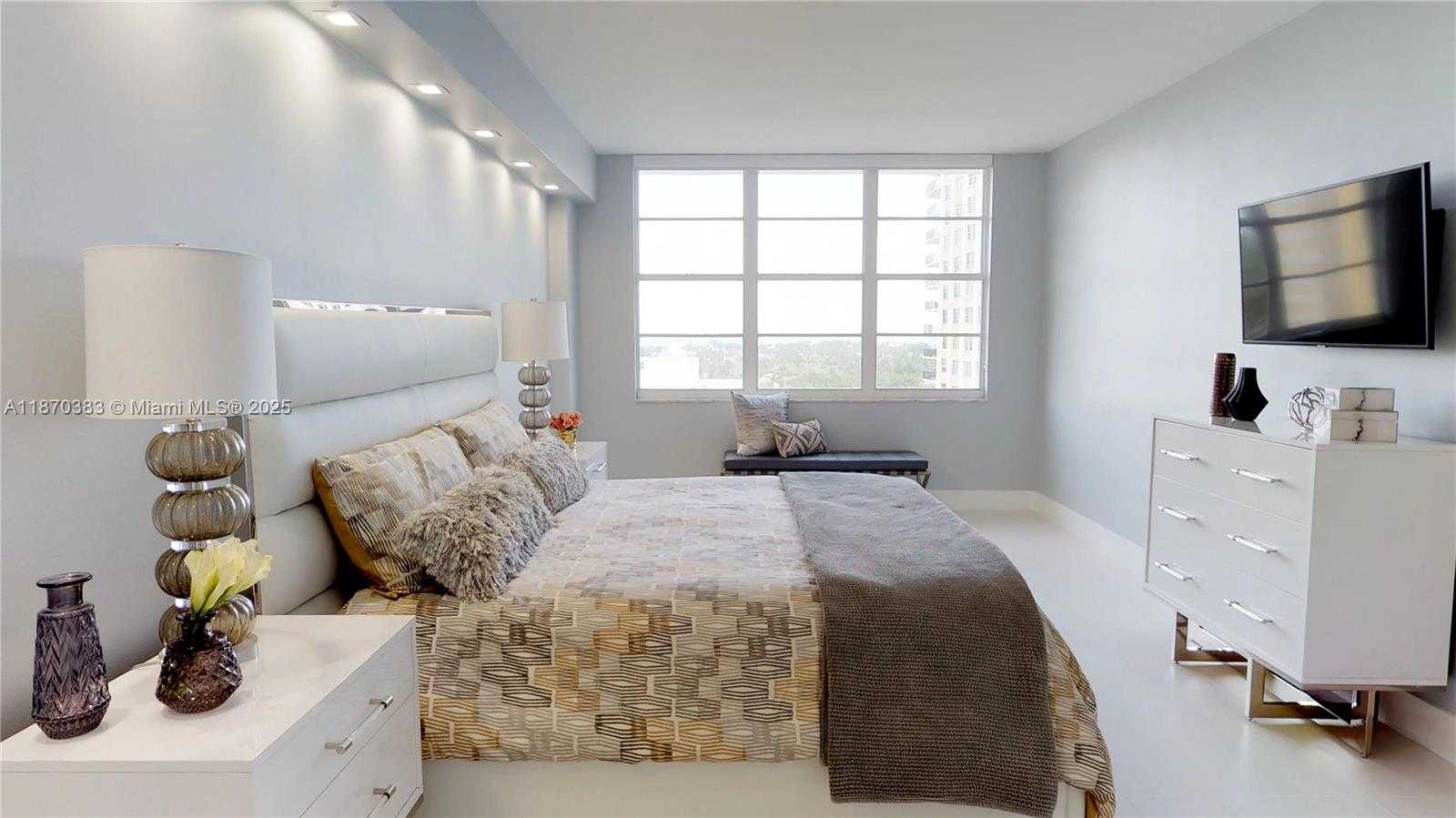 Small Image of 5601 COLLINS AVE #1225, Miami Beach Number 4
