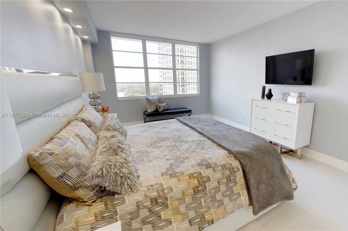 Small Image of 5601 COLLINS AVE #1225, Miami Beach Number 42