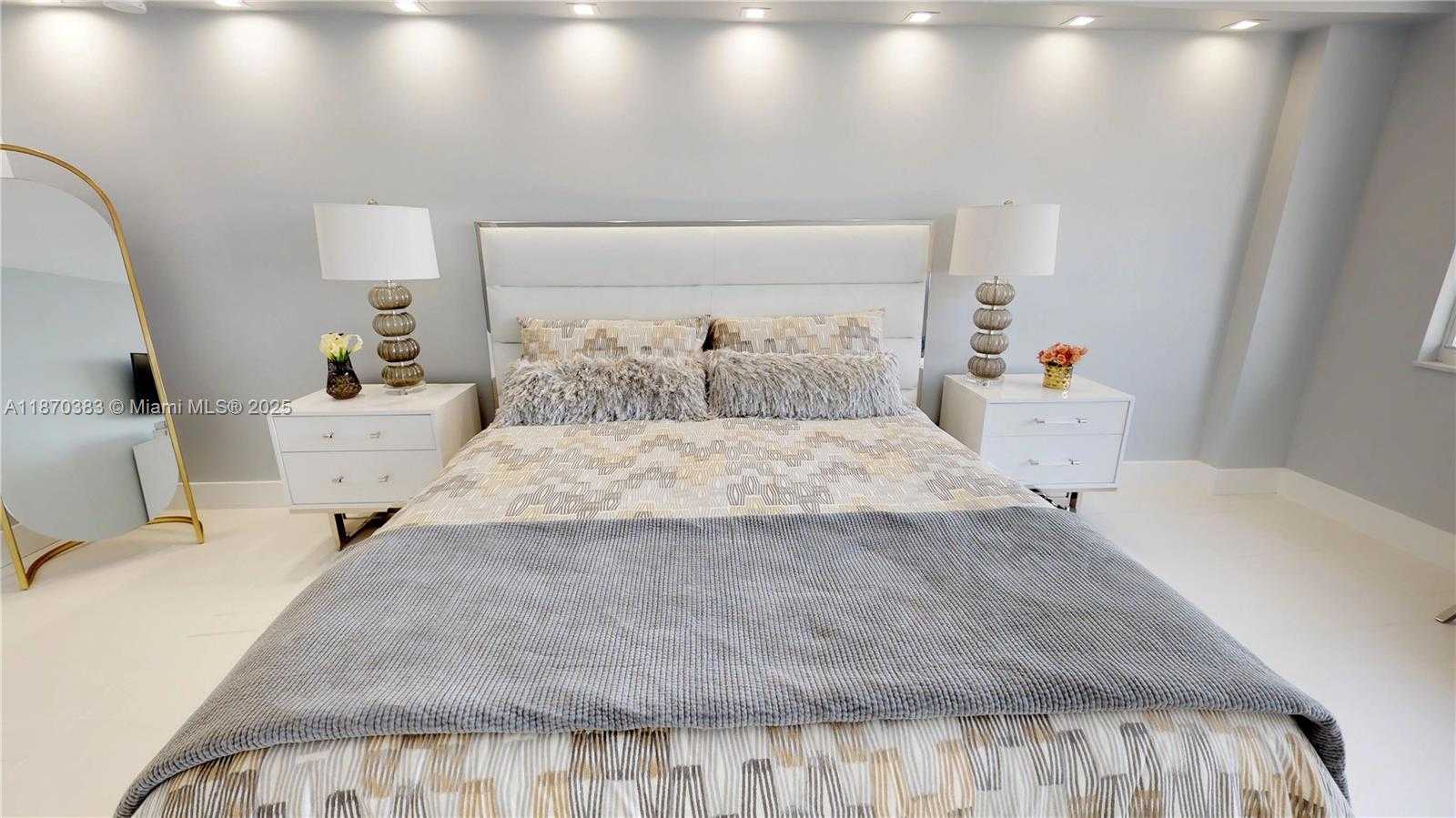 Small Image of 5601 COLLINS AVE #1225, Miami Beach Number 43