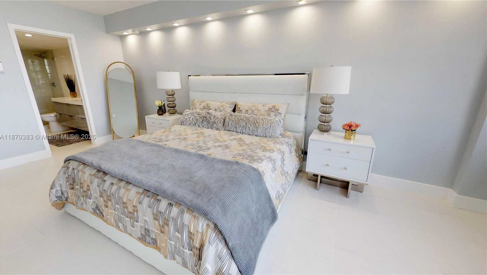 Small Image of 5601 COLLINS AVE #1225, Miami Beach Number 48