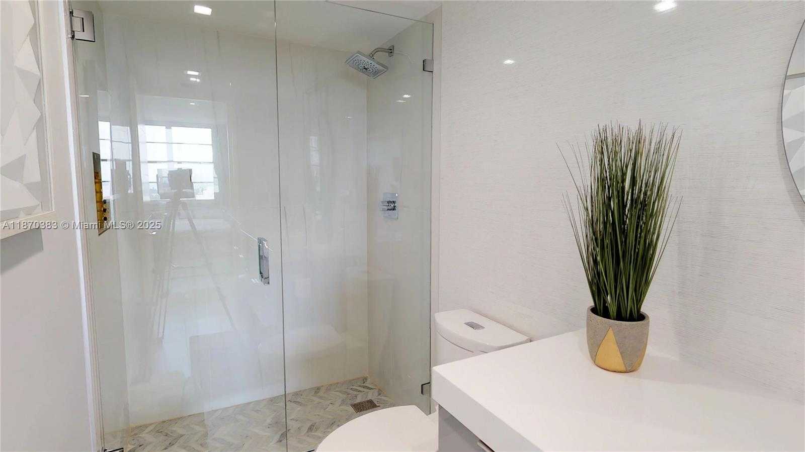 Small Image of 5601 COLLINS AVE #1225, Miami Beach Number 51