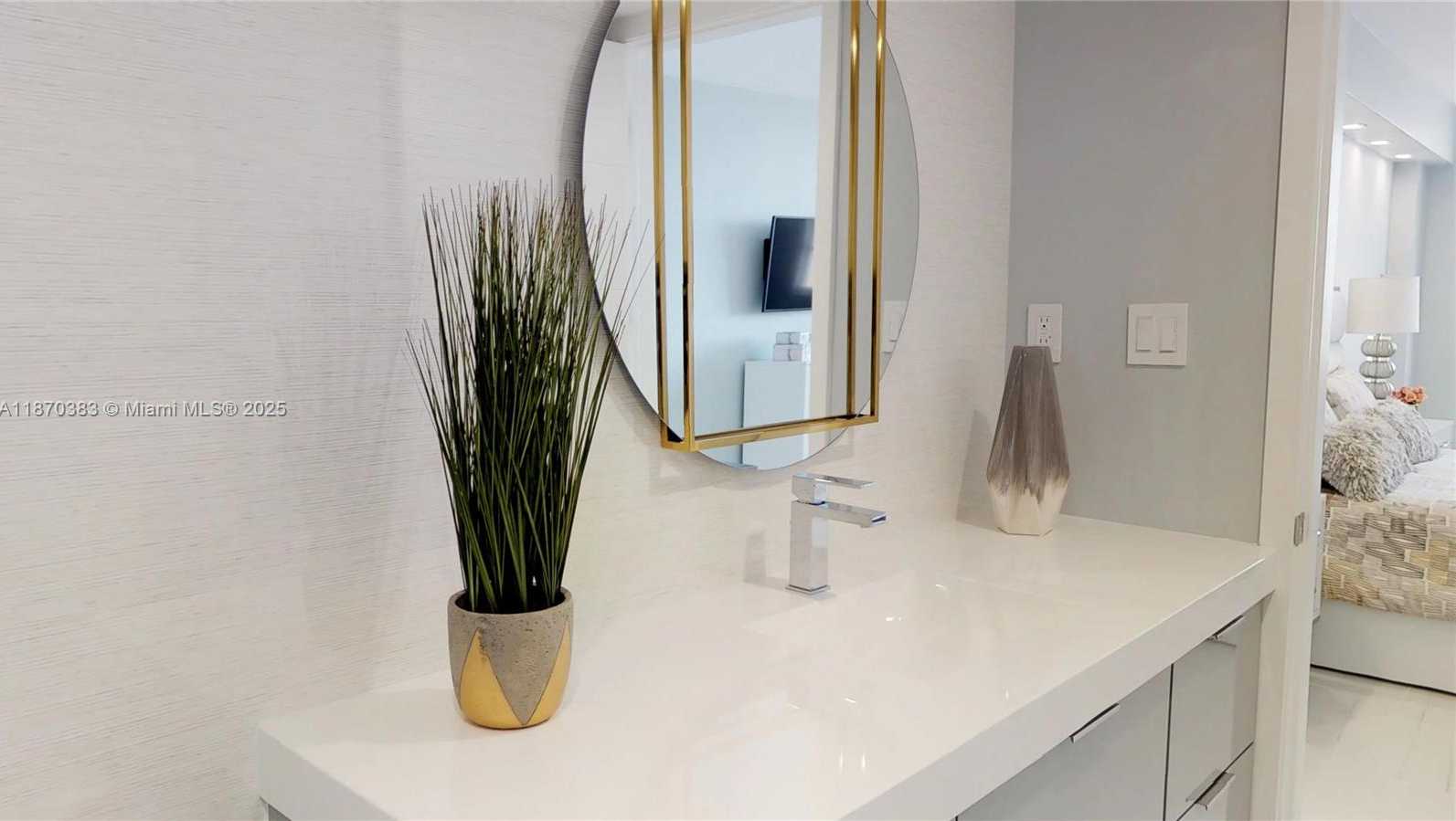Small Image of 5601 COLLINS AVE #1225, Miami Beach Number 53