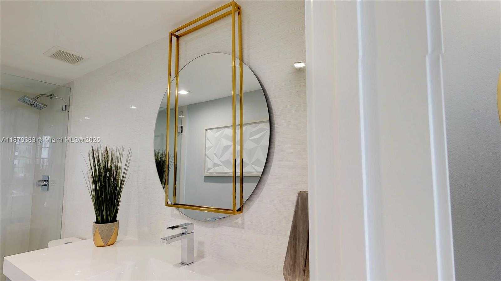 Small Image of 5601 COLLINS AVE #1225, Miami Beach Number 54