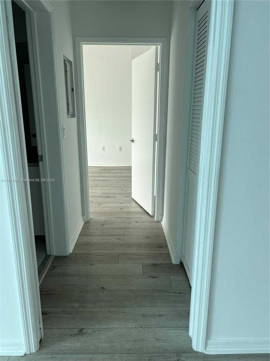 Small Image of 950 BRICKELL BAY DR #4503, Miami Number 11