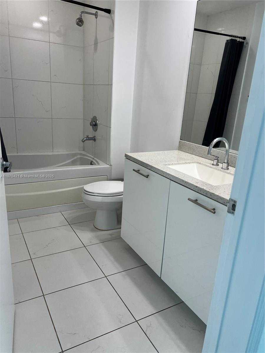 Small Image of 950 BRICKELL BAY DR #4503, Miami Number 14