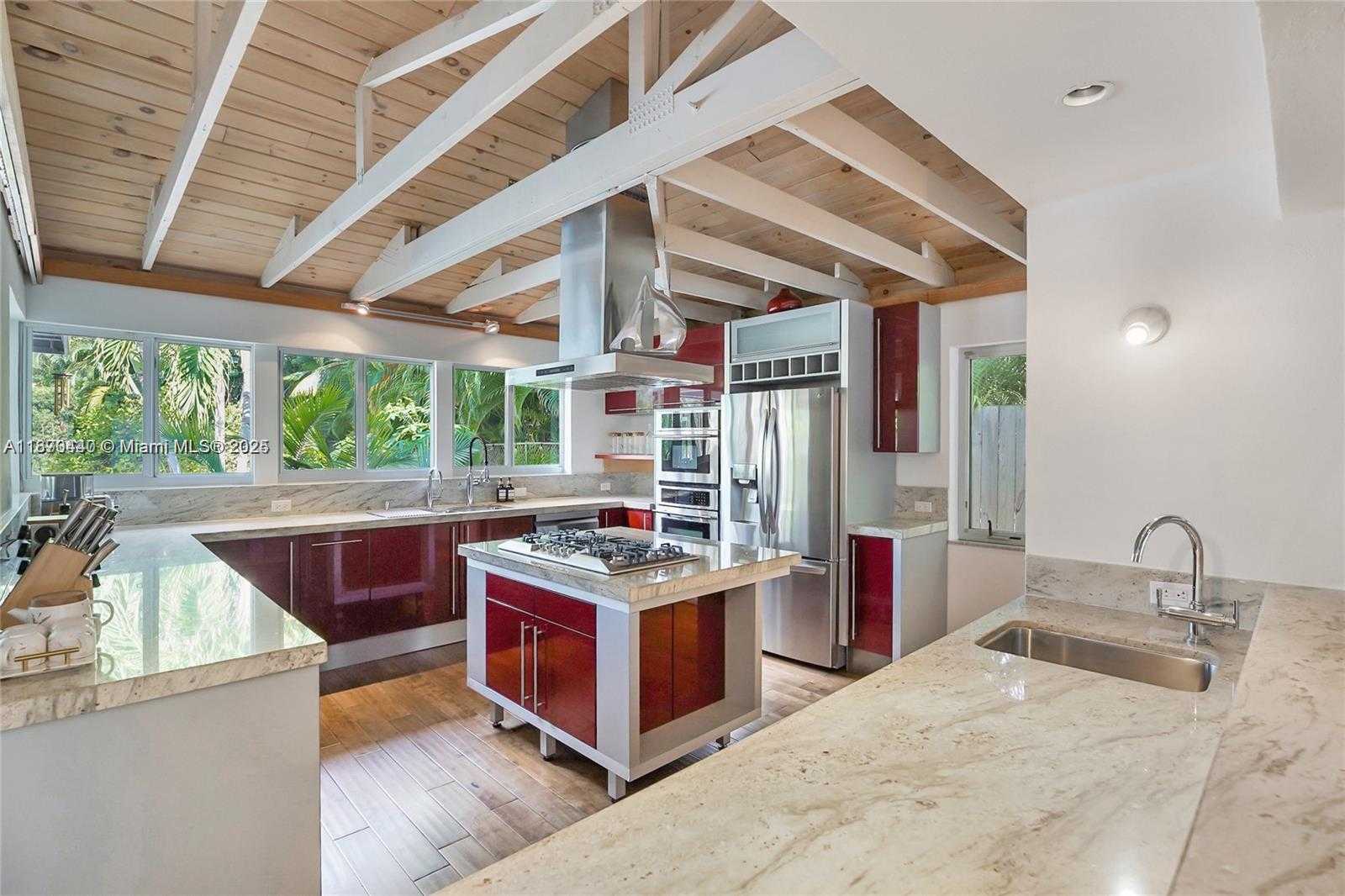 Small Image of 5910 NORTH BAYSHORE, Miami Number 11