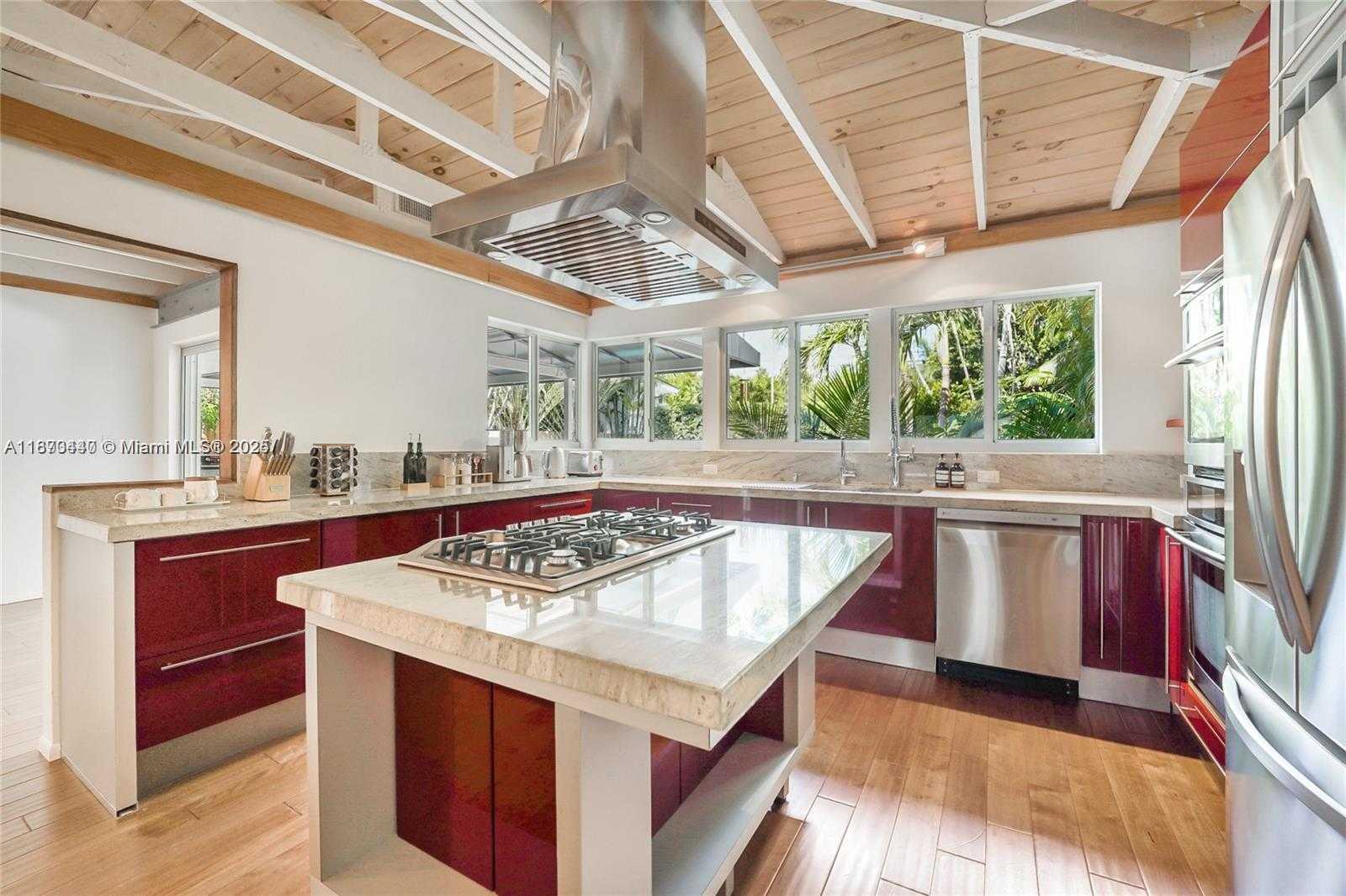 Small Image of 5910 NORTH BAYSHORE, Miami Number 12