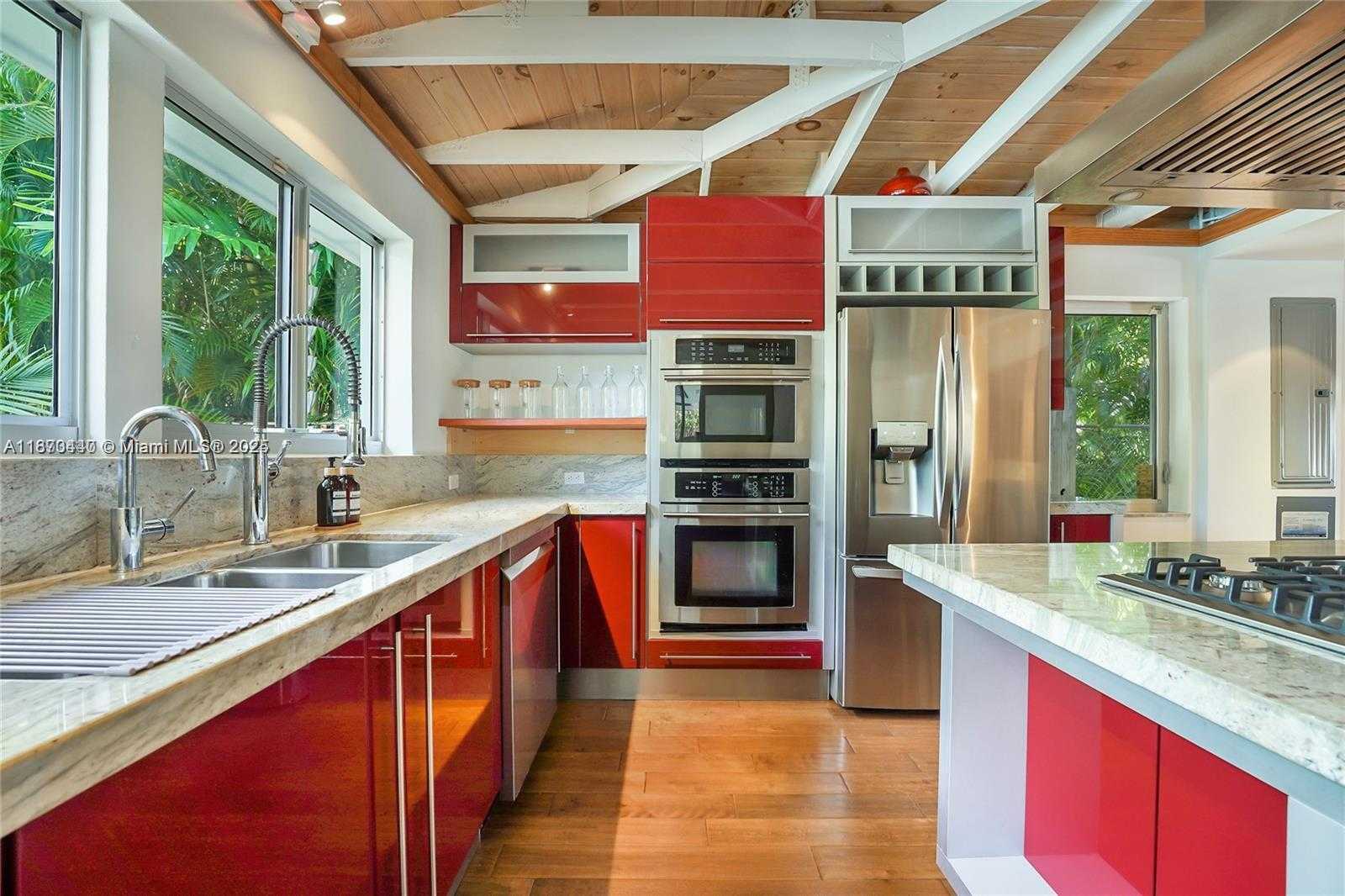 Small Image of 5910 NORTH BAYSHORE, Miami Number 13