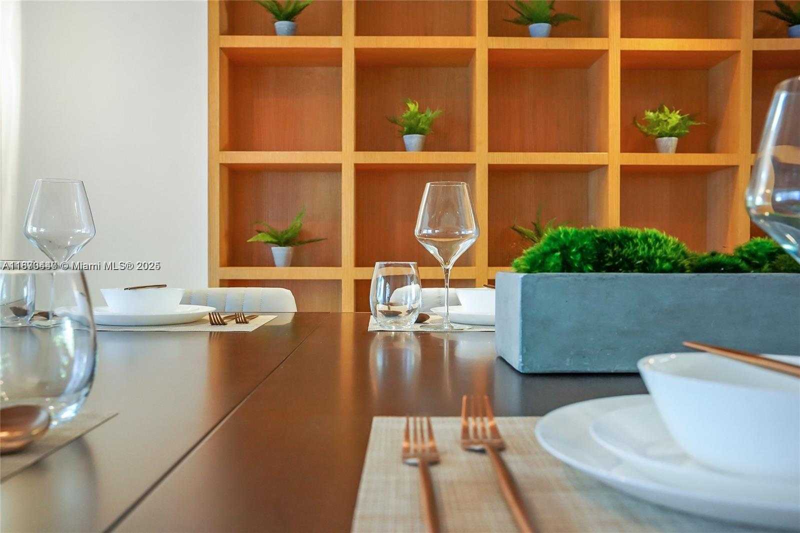 Small Image of 5910 NORTH BAYSHORE, Miami Number 17