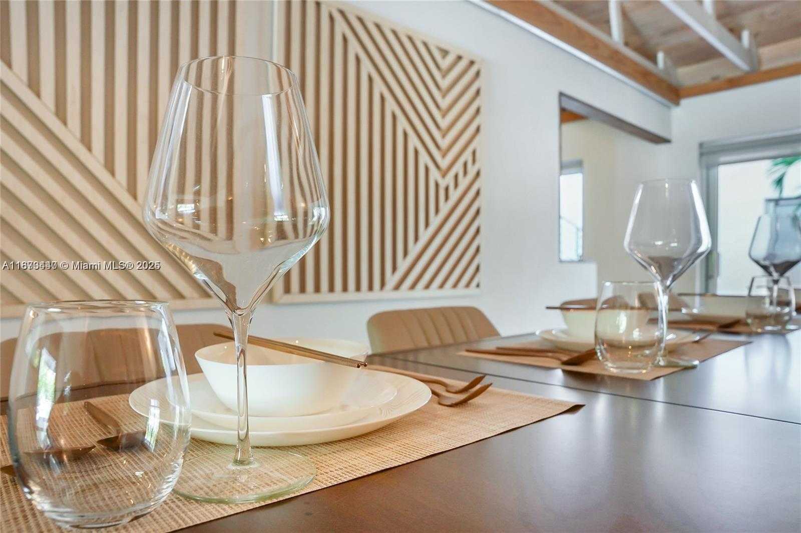 Small Image of 5910 NORTH BAYSHORE, Miami Number 18