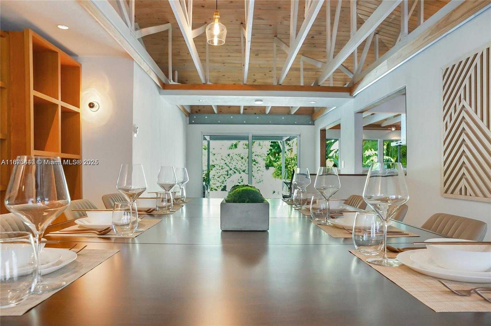 Small Image of 5910 NORTH BAYSHORE, Miami Number 19