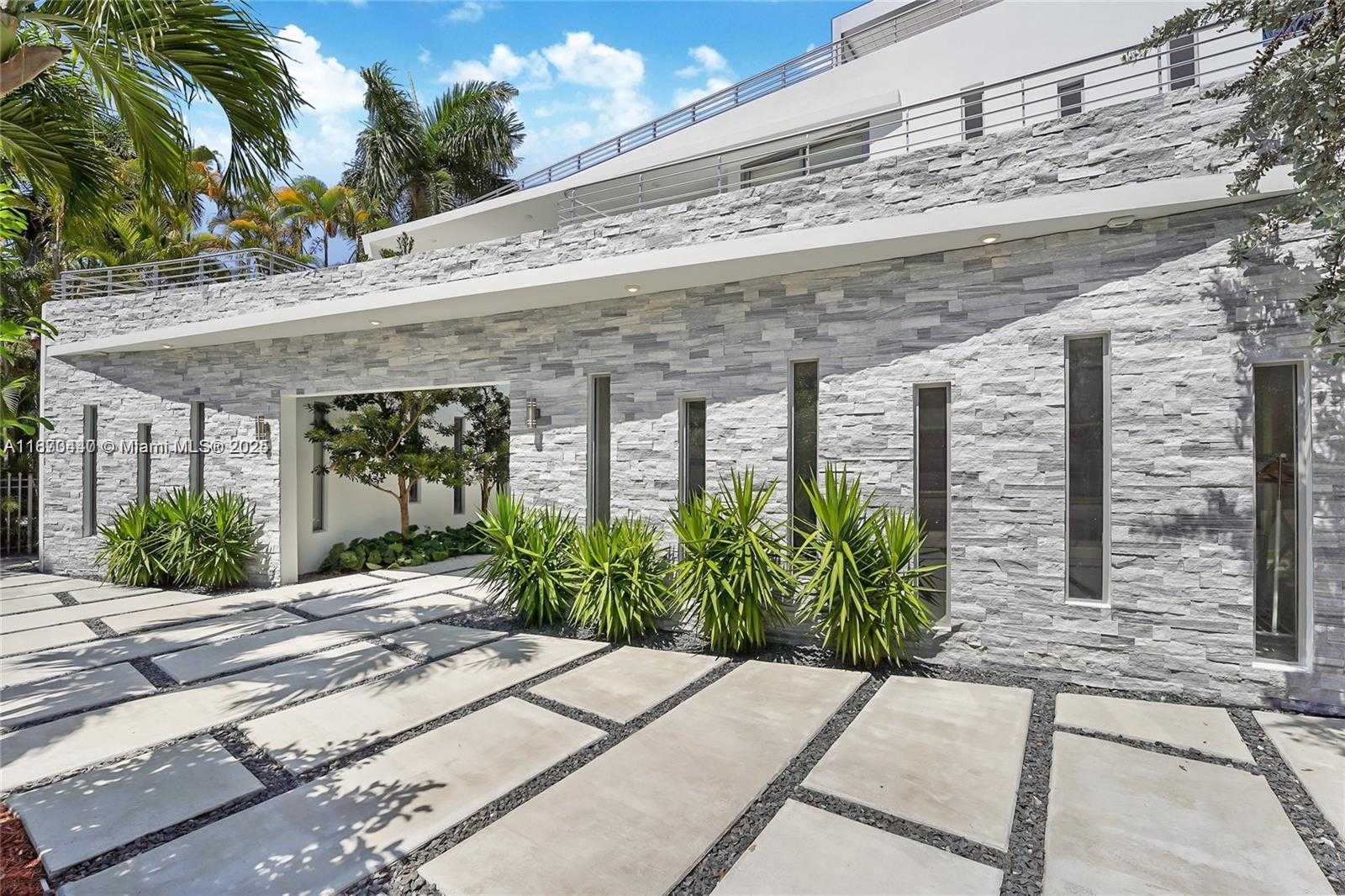 Small Image of 5910 NORTH BAYSHORE, Miami Number 2