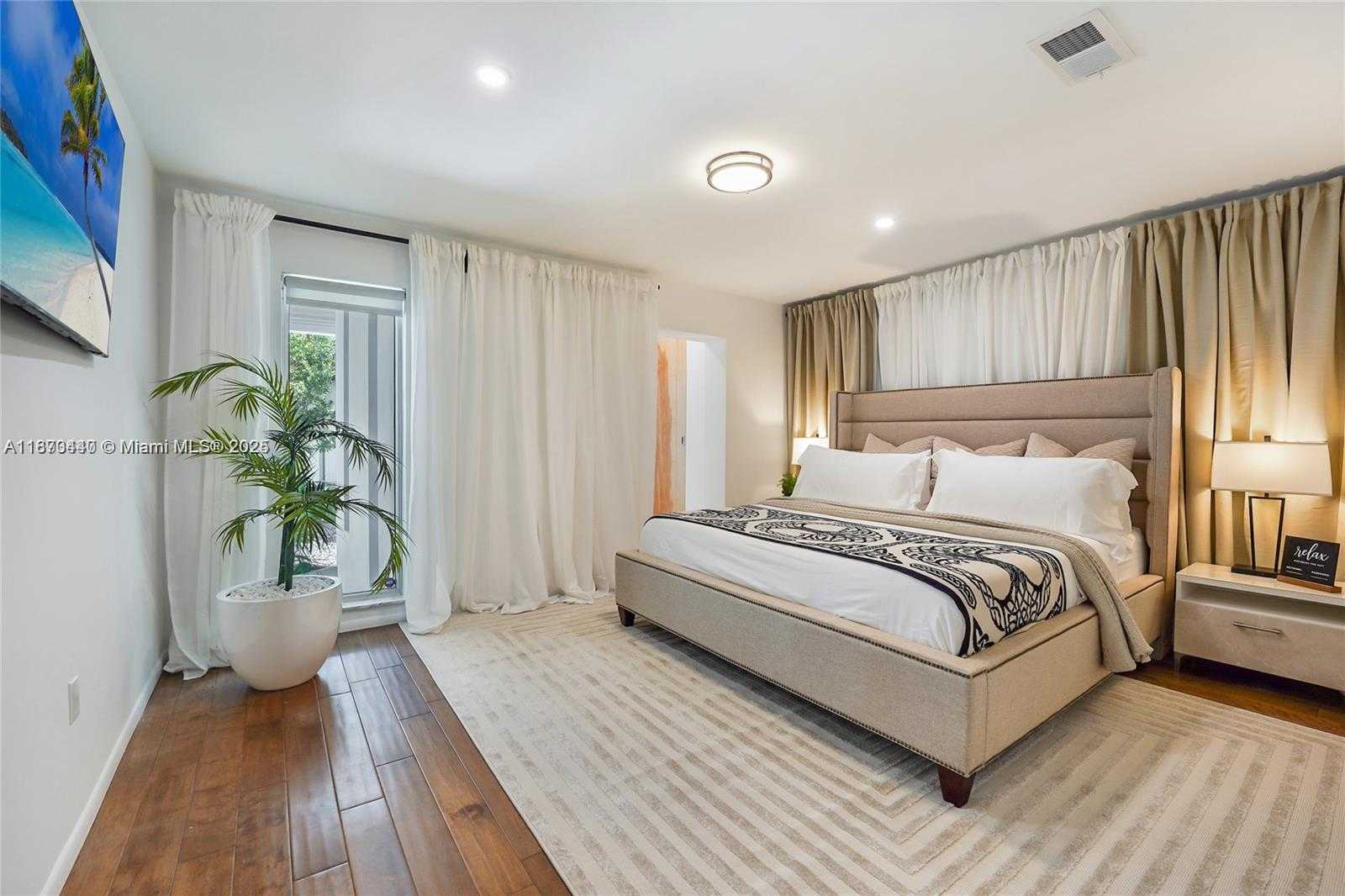 Small Image of 5910 NORTH BAYSHORE, Miami Number 20