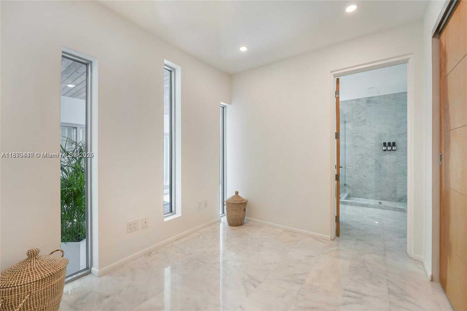 Small Image of 5910 NORTH BAYSHORE, Miami Number 21