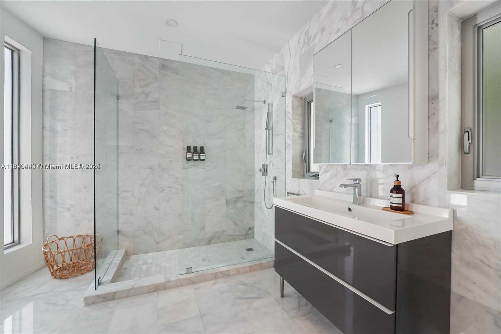 Small Image of 5910 NORTH BAYSHORE, Miami Number 22