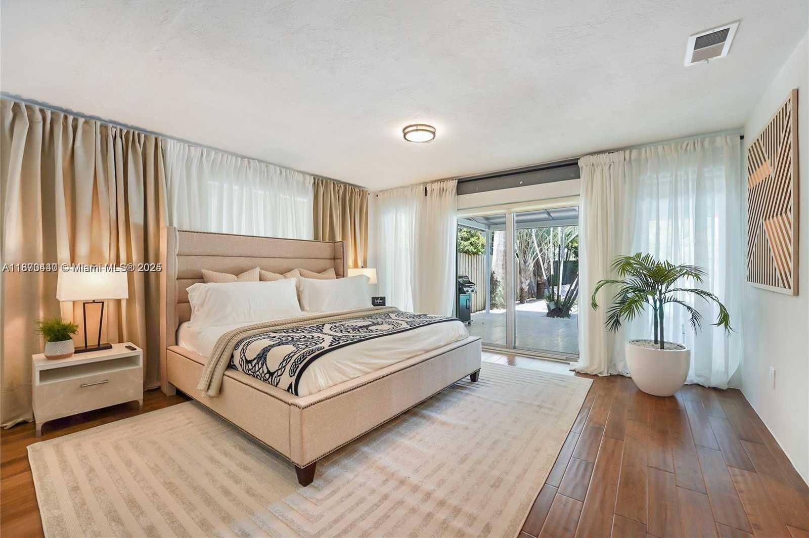 Small Image of 5910 NORTH BAYSHORE, Miami Number 24