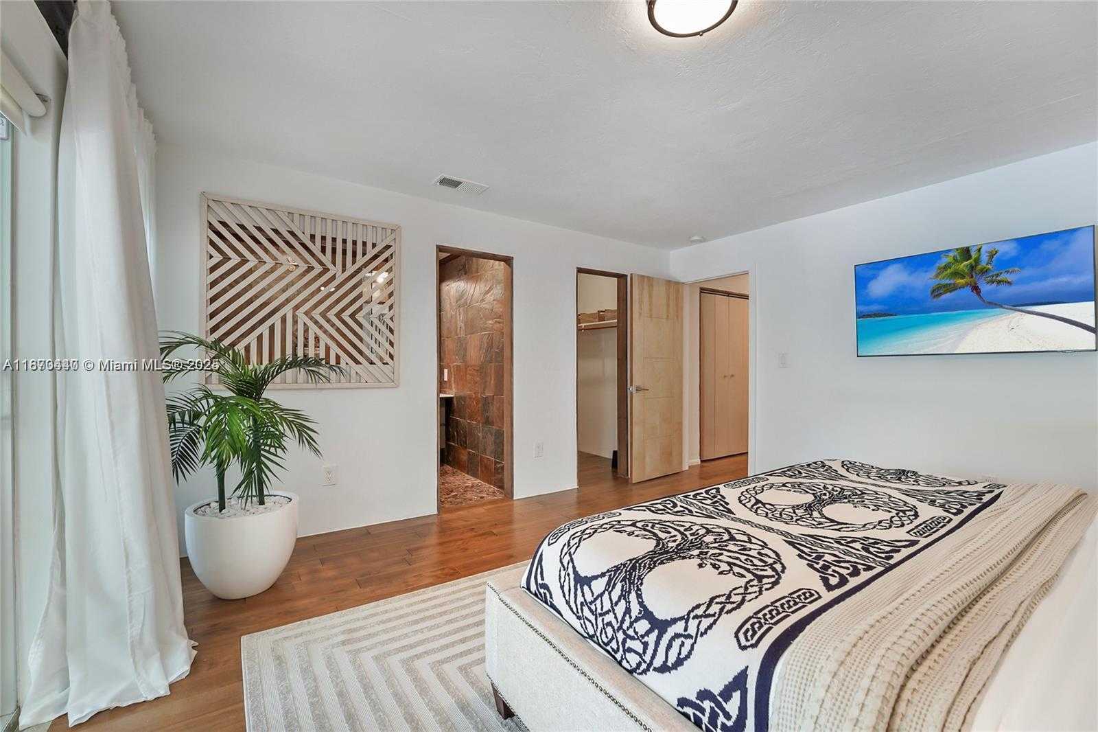 Small Image of 5910 NORTH BAYSHORE, Miami Number 25